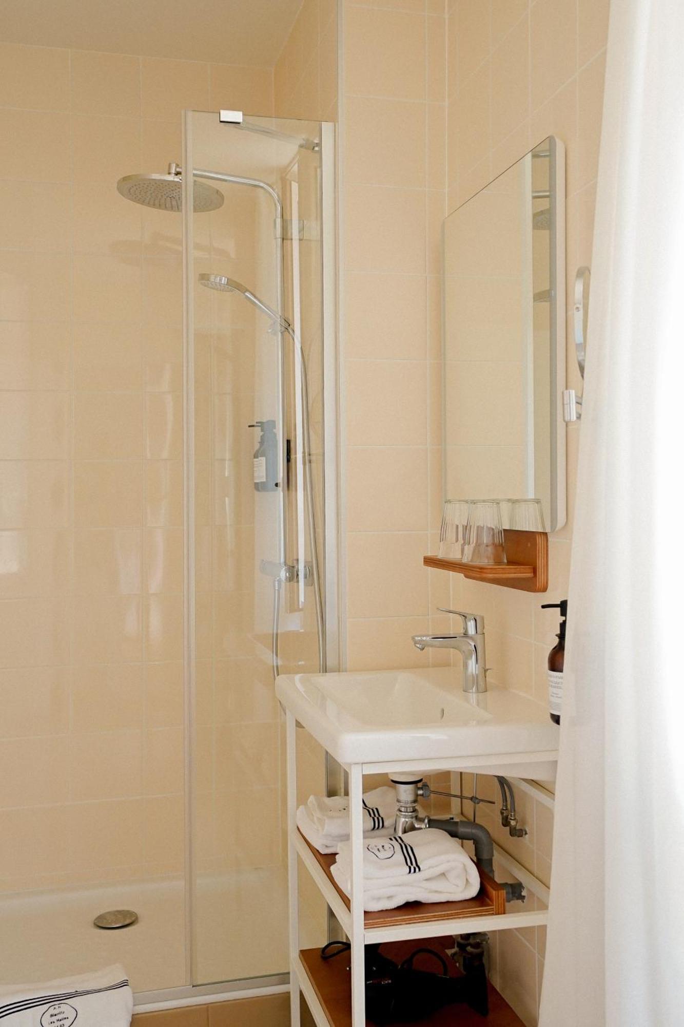 Alfred Hotels Les Halles Биарриц Экстерьер фото