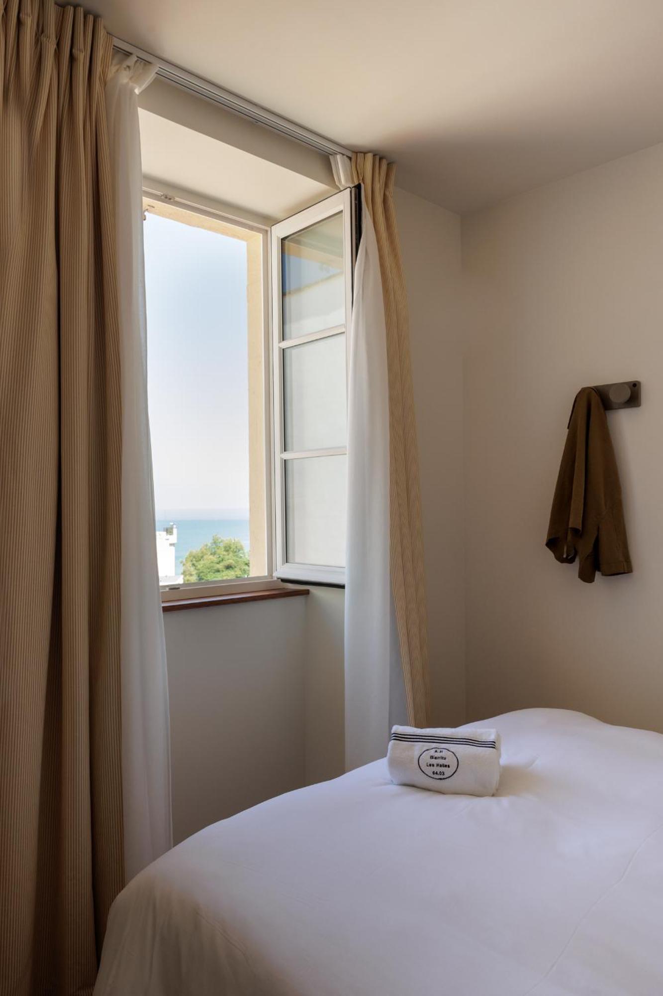 Alfred Hotels Les Halles Биарриц Экстерьер фото