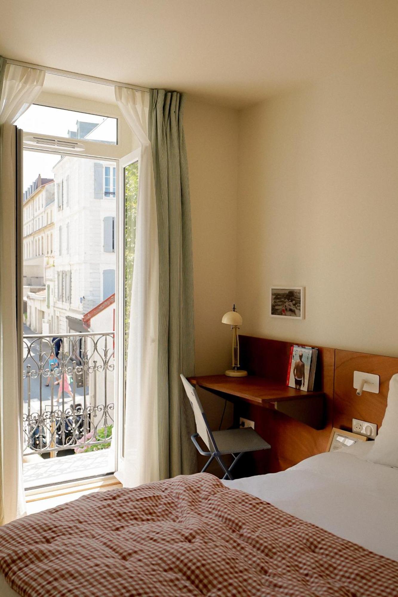 Alfred Hotels Les Halles Биарриц Экстерьер фото