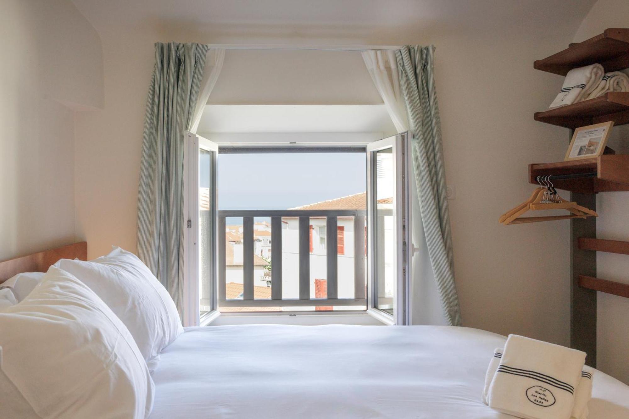 Alfred Hotels Les Halles Биарриц Экстерьер фото
