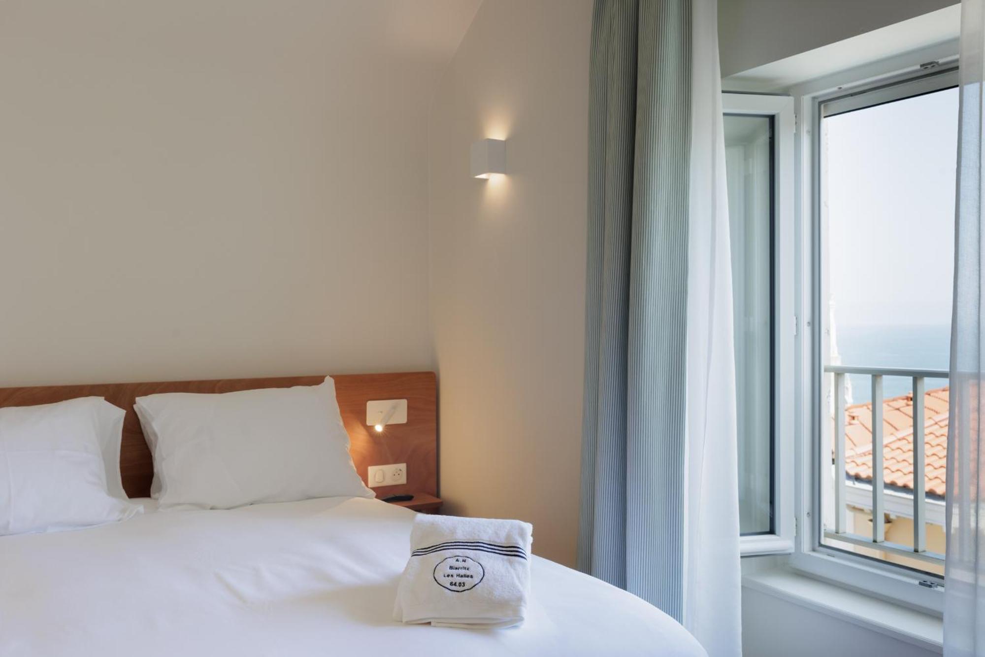 Alfred Hotels Les Halles Биарриц Экстерьер фото