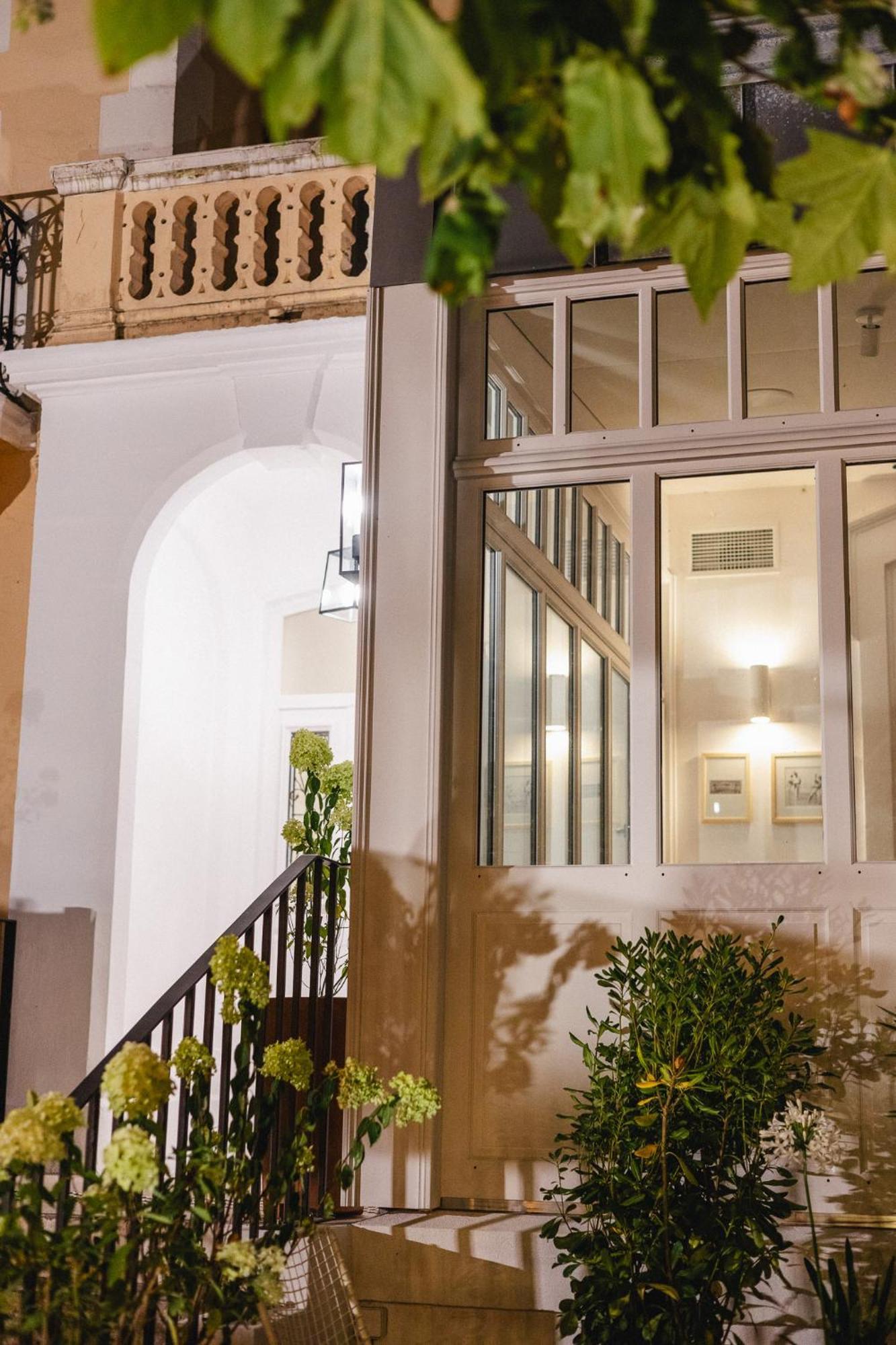 Alfred Hotels Les Halles Биарриц Экстерьер фото