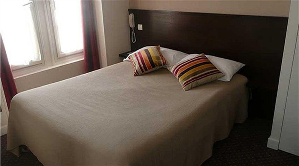 Alfred Hotels Les Halles Биарриц Экстерьер фото