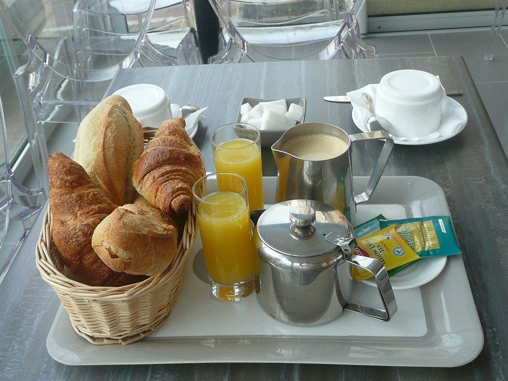 Alfred Hotels Les Halles Биарриц Экстерьер фото