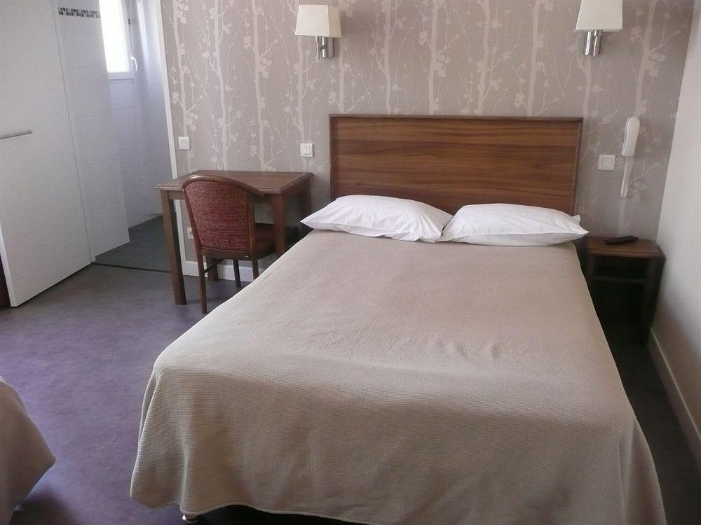 Alfred Hotels Les Halles Биарриц Экстерьер фото