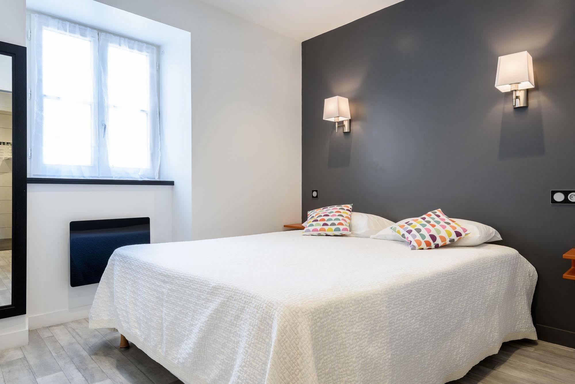Alfred Hotels Les Halles Биарриц Экстерьер фото