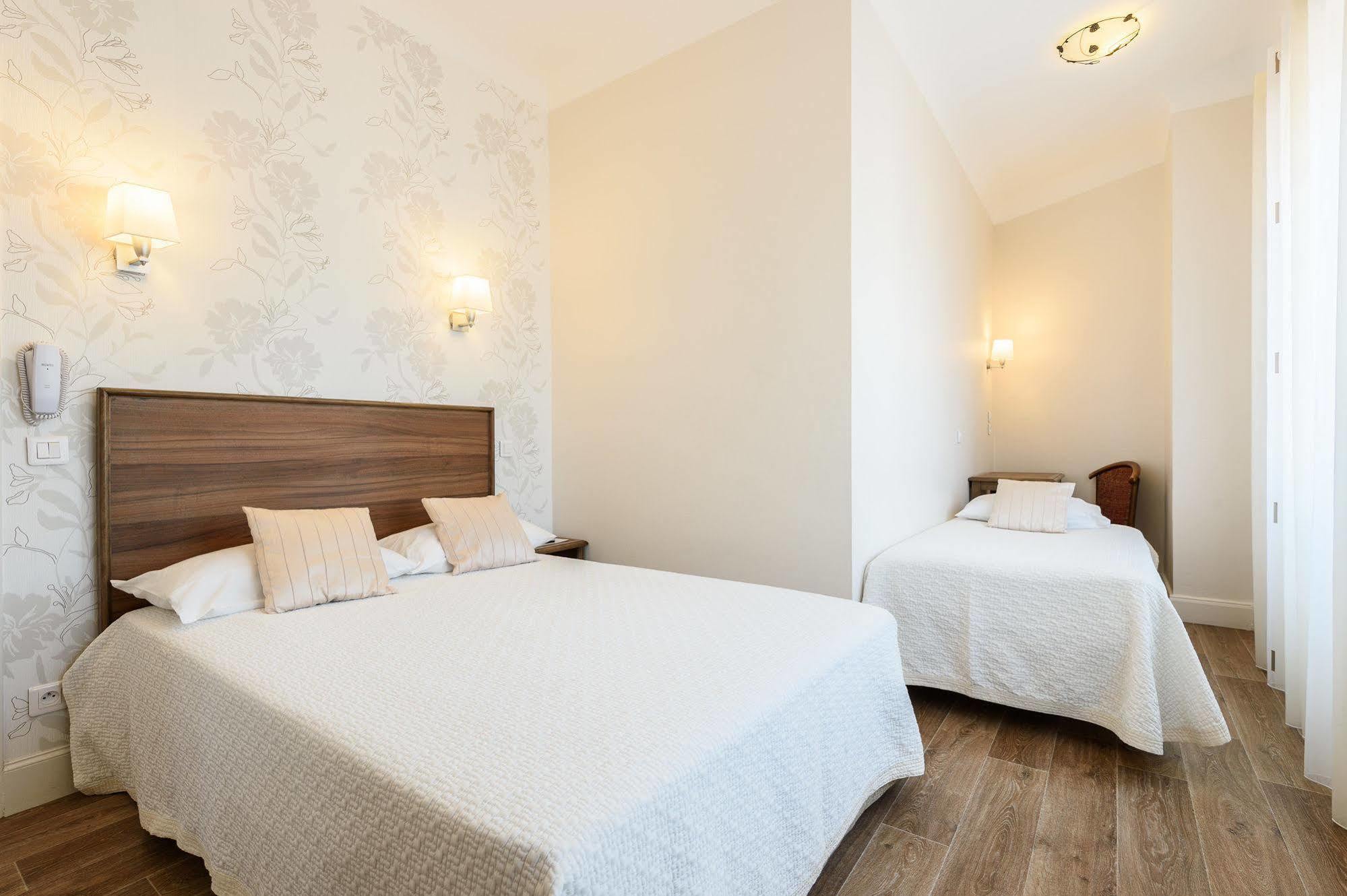 Alfred Hotels Les Halles Биарриц Экстерьер фото